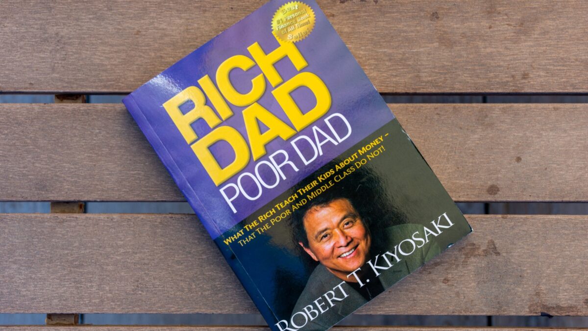 Kiyosaki Predicts Collapse, Targets Bitcoin At $250K